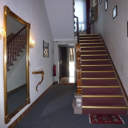 Hotel Adler Дюссельдорф Экстерьер фото