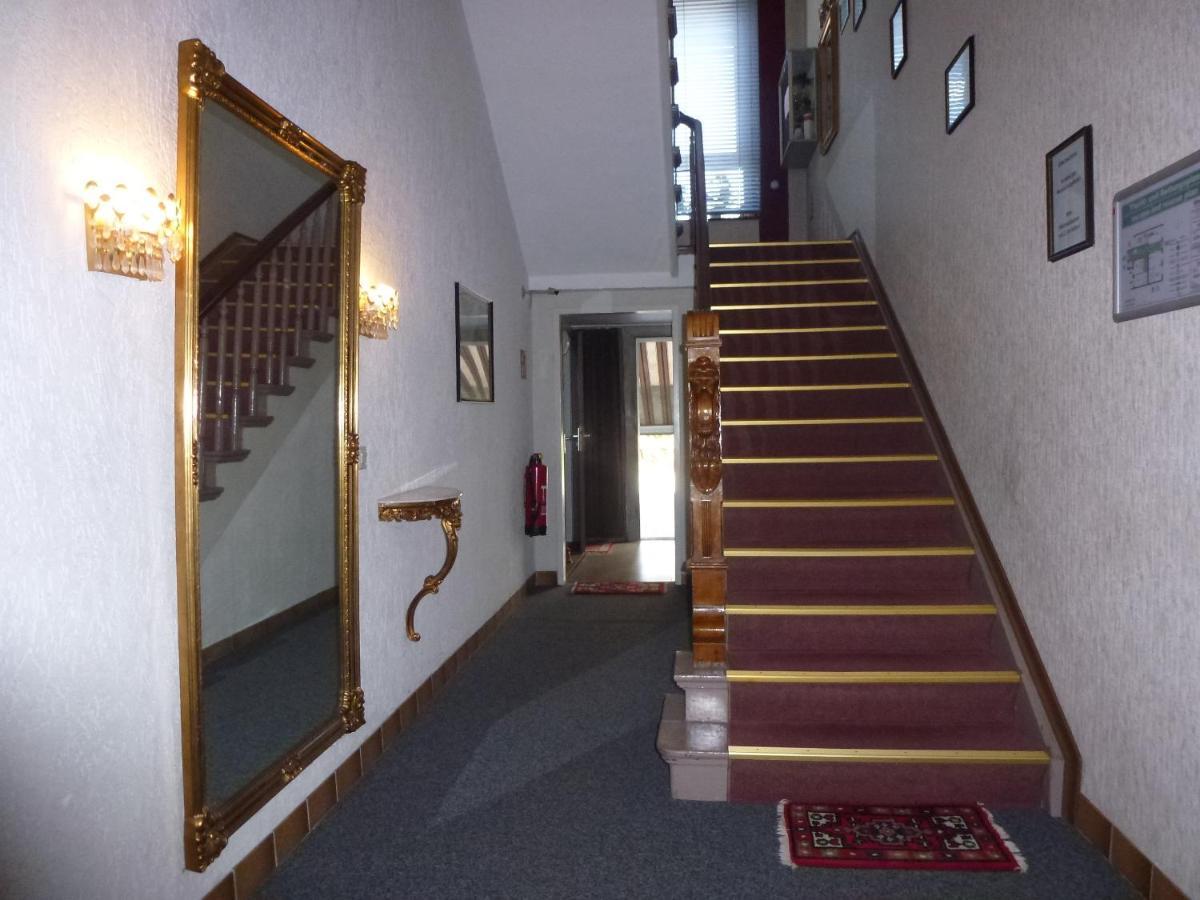 Hotel Adler Дюссельдорф Экстерьер фото