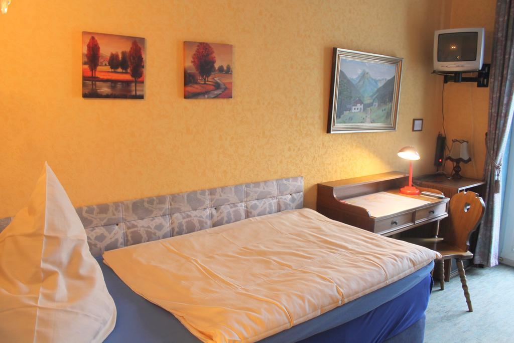 Hotel Adler Дюссельдорф Экстерьер фото