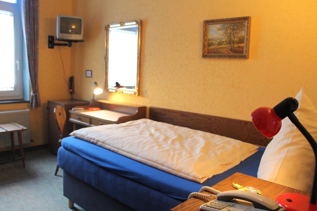 Hotel Adler Дюссельдорф Экстерьер фото