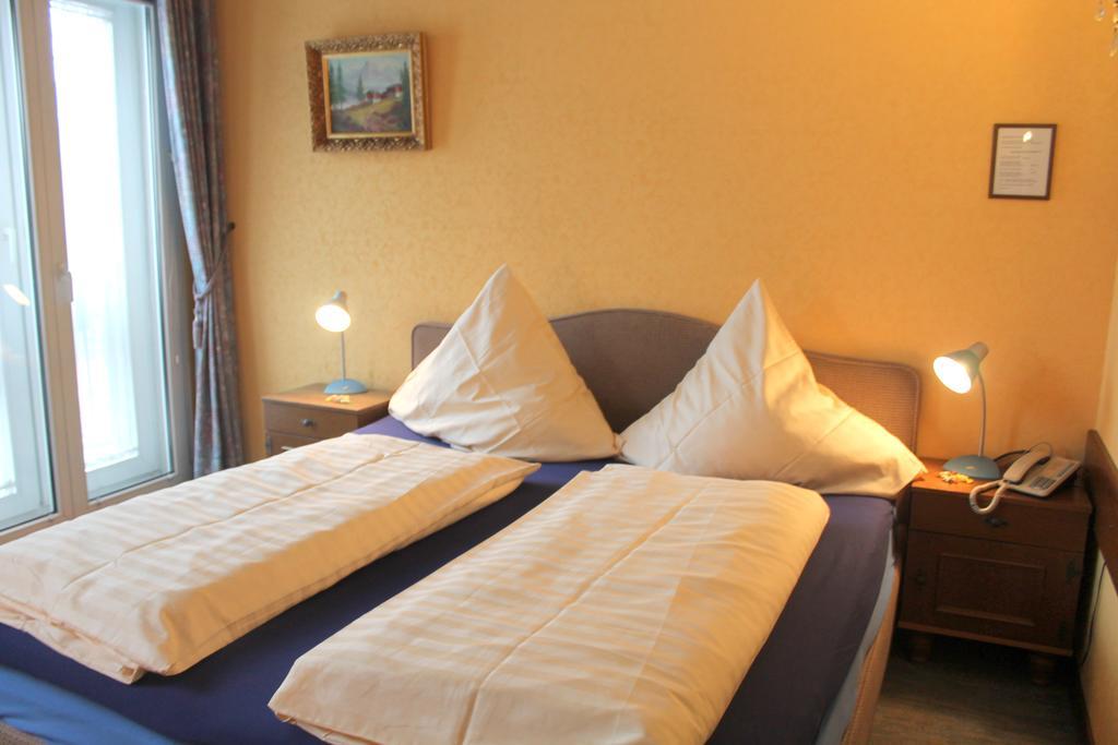 Hotel Adler Дюссельдорф Экстерьер фото