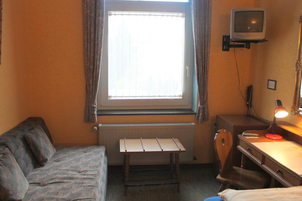 Hotel Adler Дюссельдорф Экстерьер фото