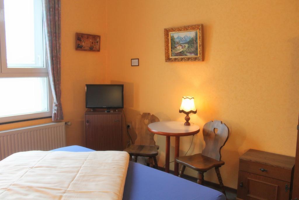 Hotel Adler Дюссельдорф Экстерьер фото