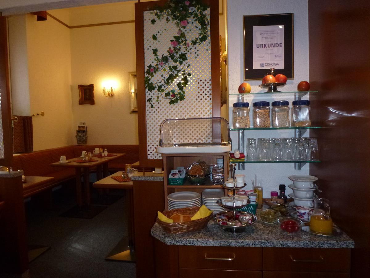 Hotel Adler Дюссельдорф Экстерьер фото