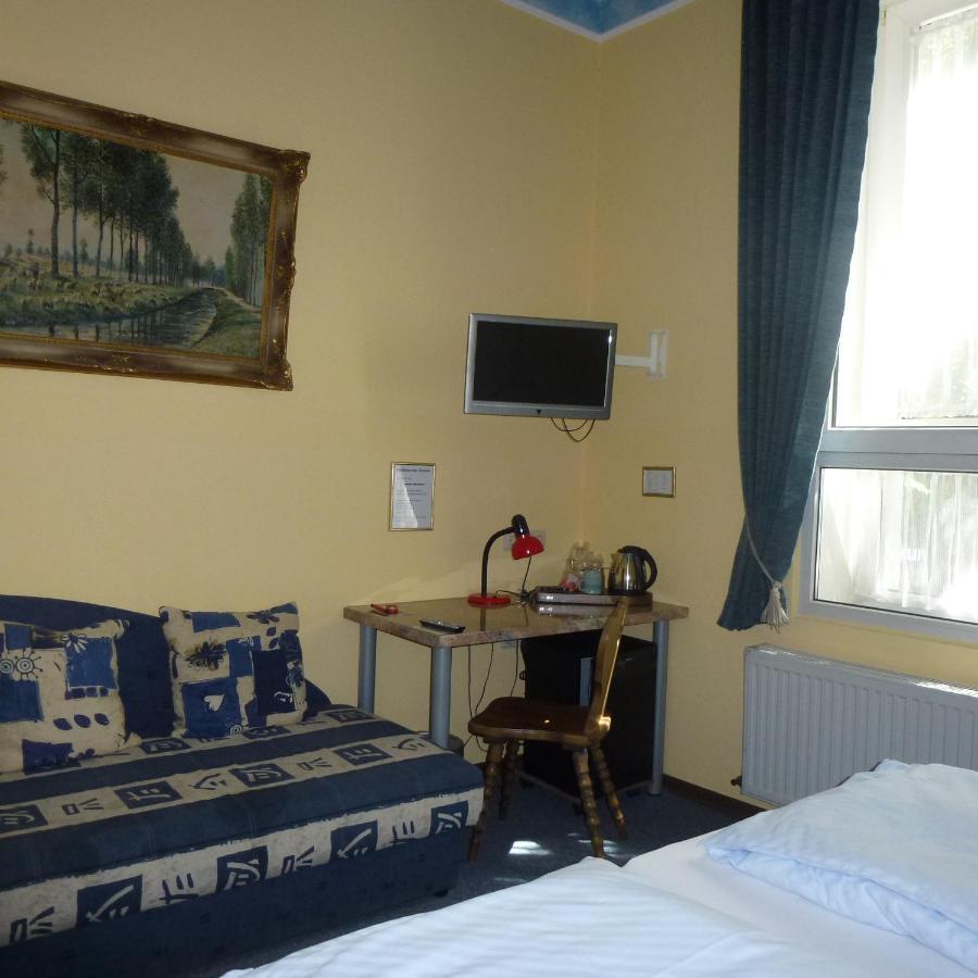 Hotel Adler Дюссельдорф Экстерьер фото
