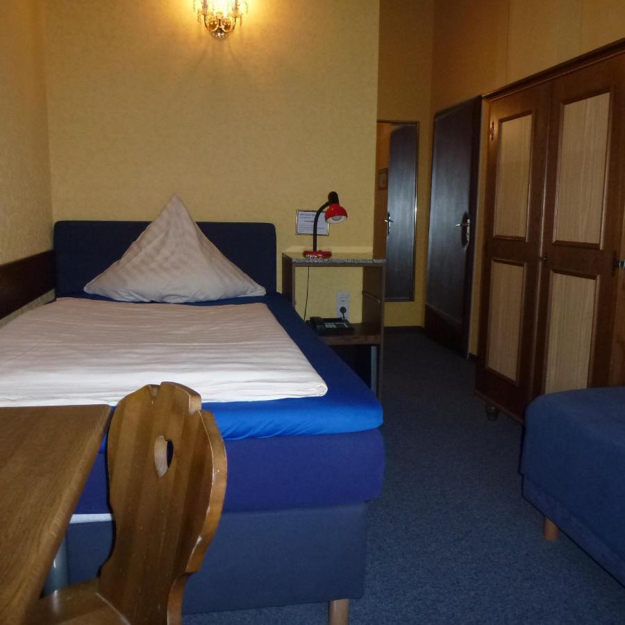 Hotel Adler Дюссельдорф Экстерьер фото